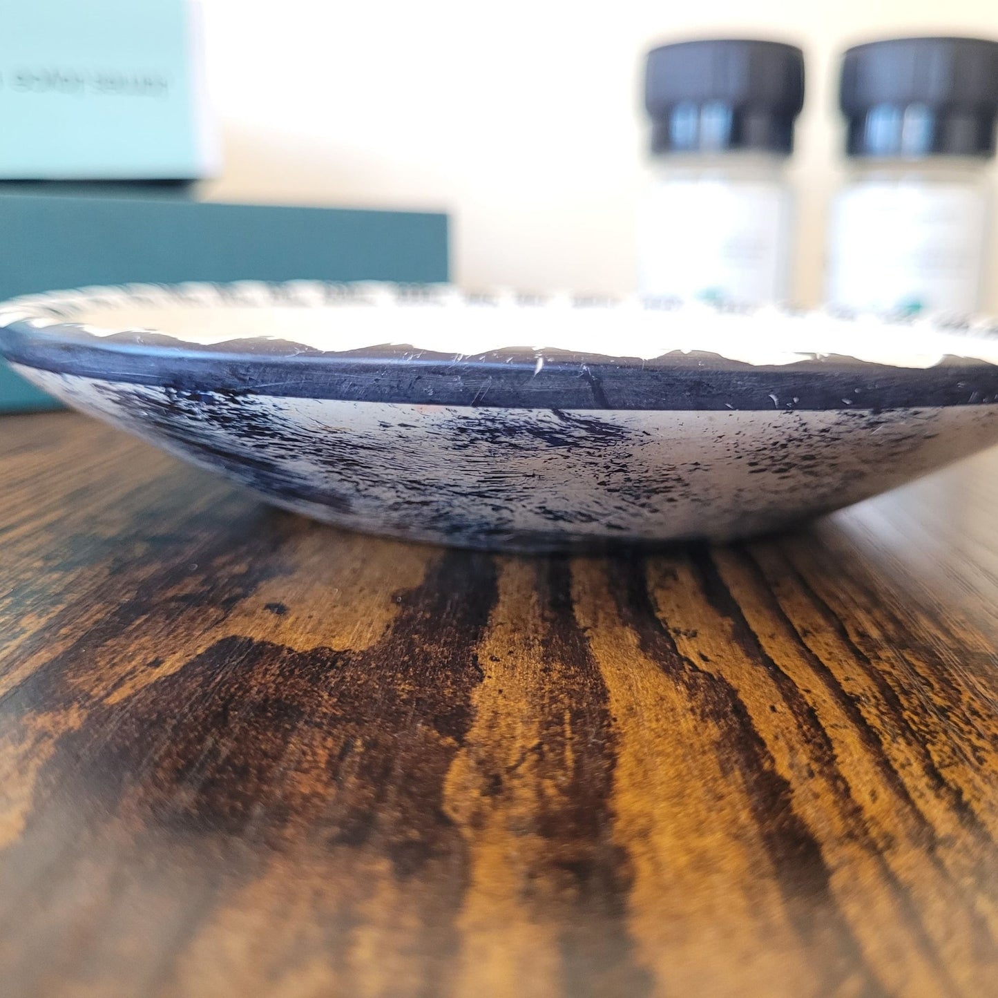 Giraffe Ceramic Serving Bowl (Small) | The Tall Traveler