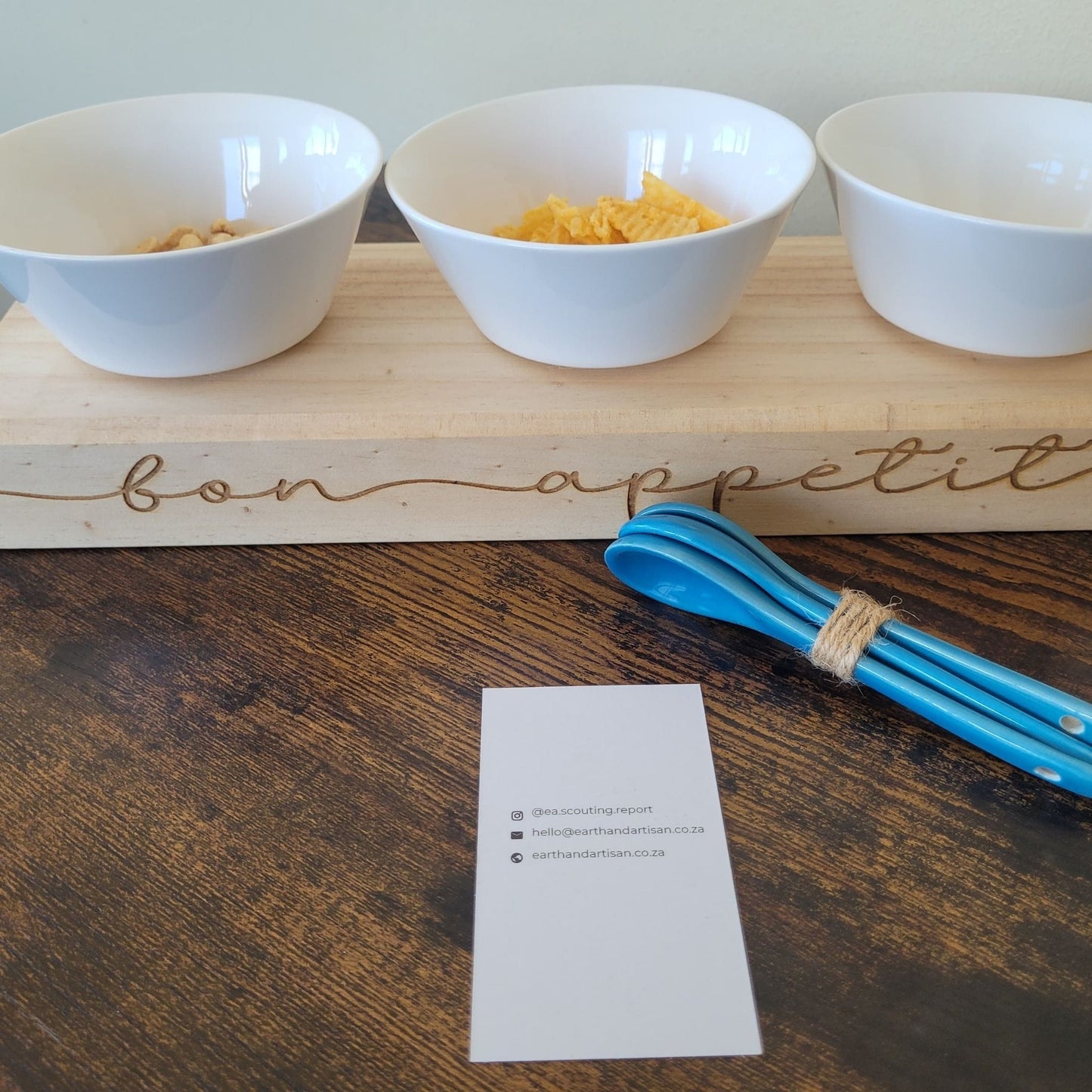 Earth & Artisan Engraved Wooden Serving Block with Bowls and Spoons – Bon Appétit Trio