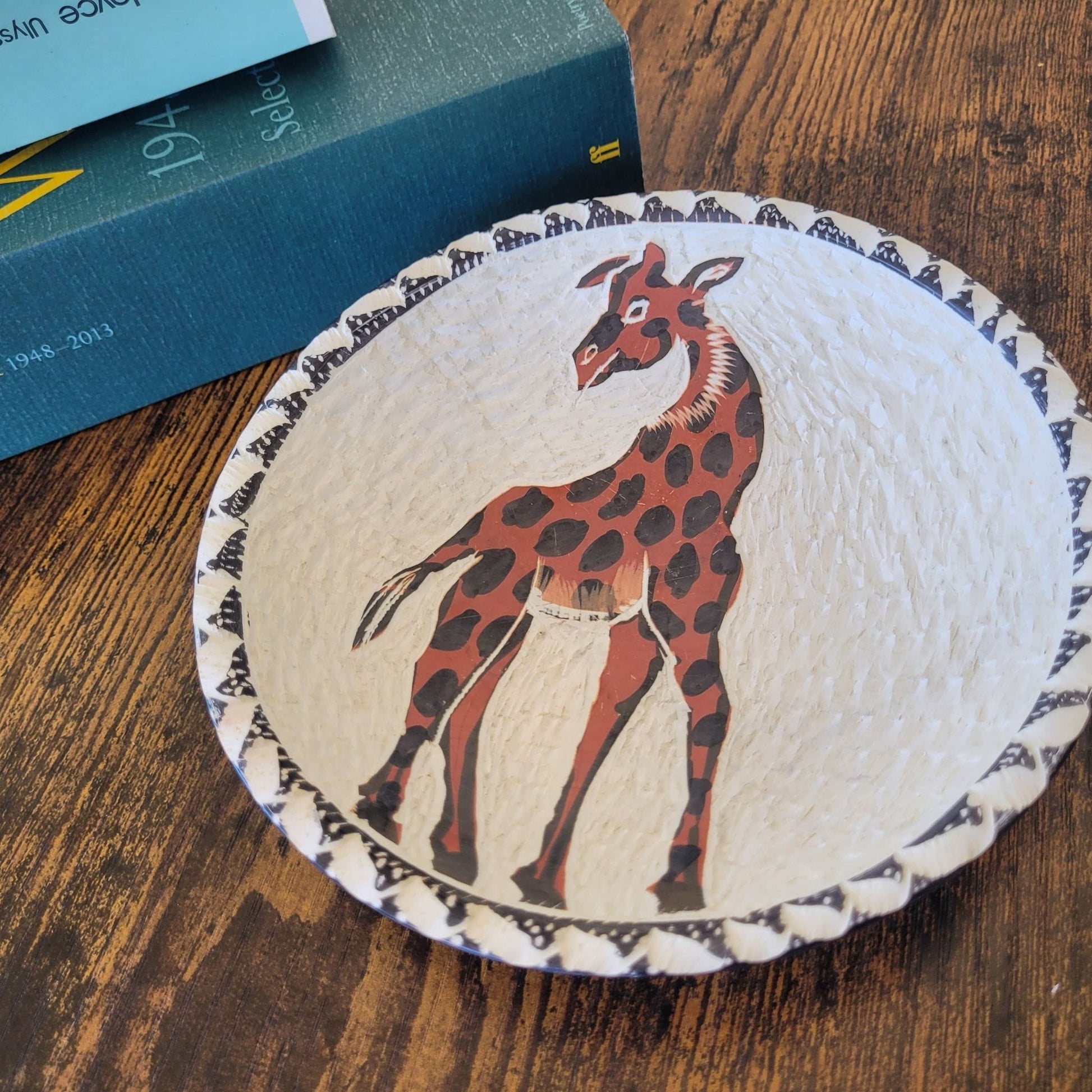Earth & Artisan Giraffe Ceramic Serving Bowl (Small) | The Tall Traveler