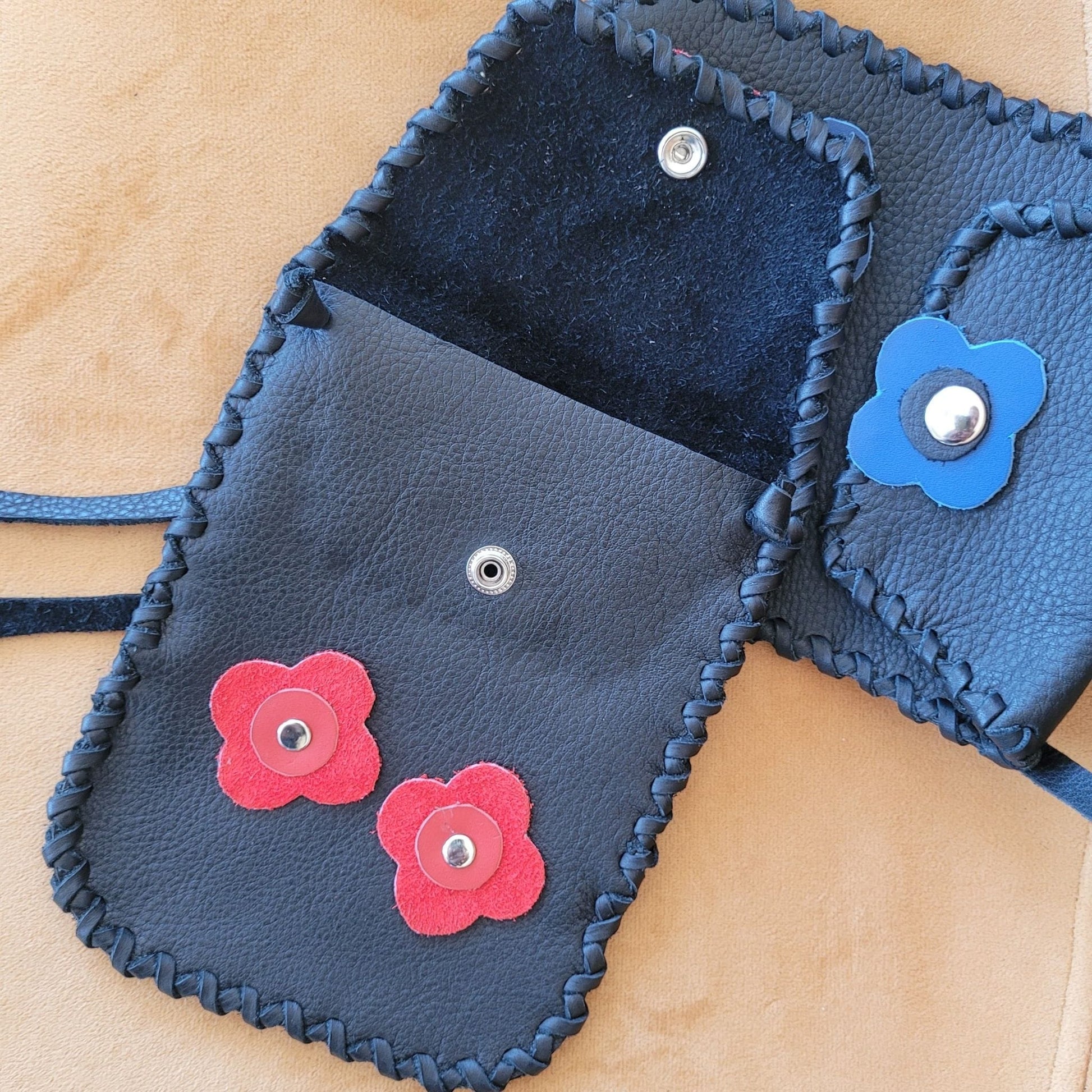 Earth & Artisan Red flowers Leather Crossbody Pouch – The Petal Whip